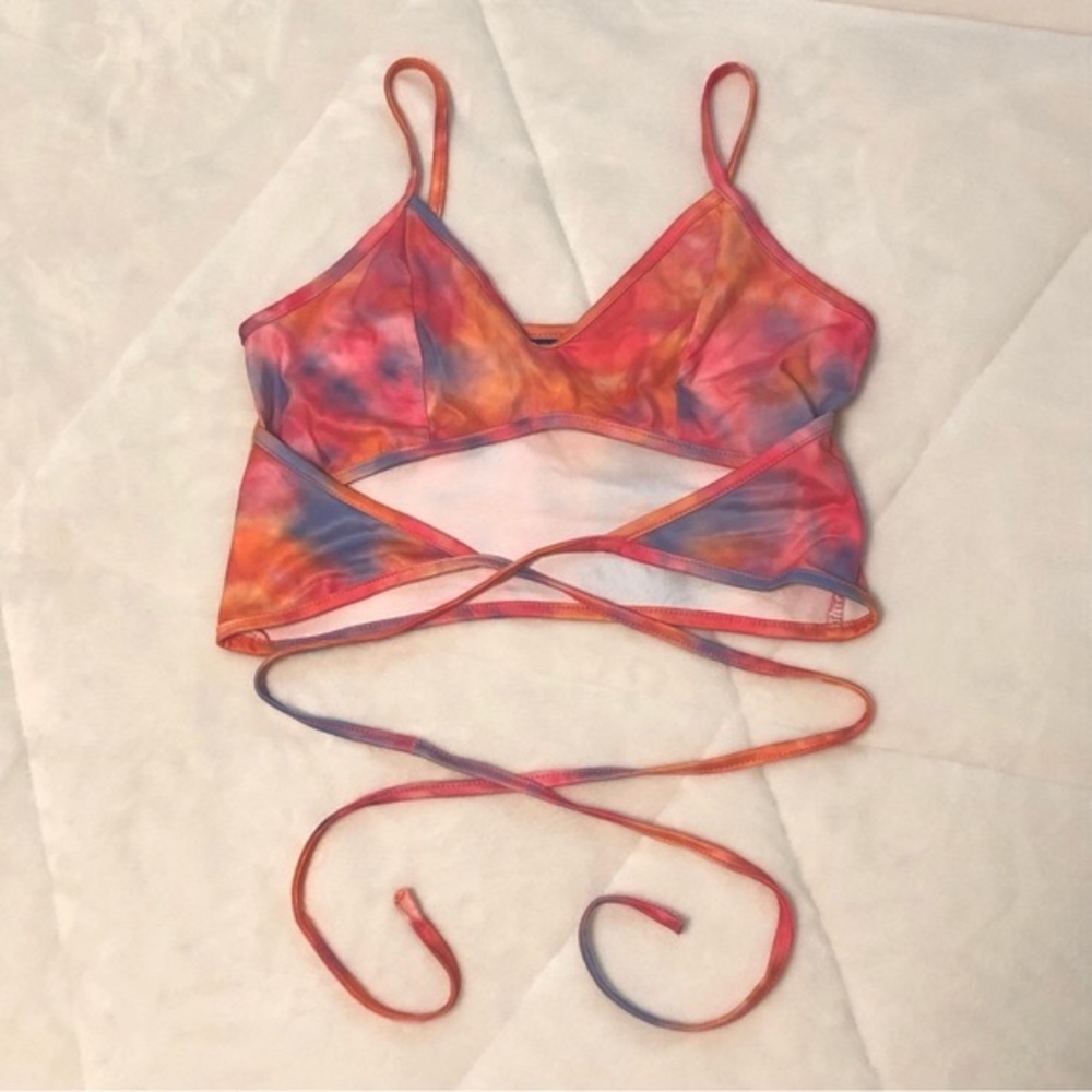 🆕 NWOT Tie-Dye Wrap Around Cutout Crop Top
